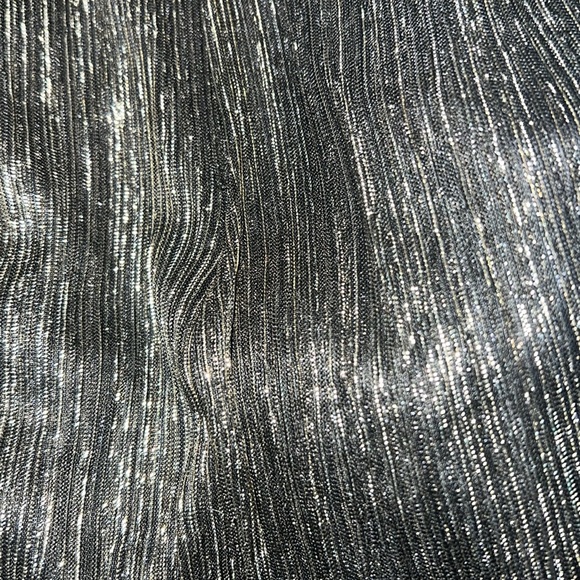 Beautiful fluffy holiday dresss. Size 4 - Picture 5 of 6